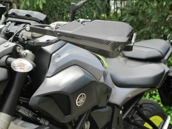 Estructura central aluminio paramanos Barkbusters  Yamaha MT-07 2014-2024