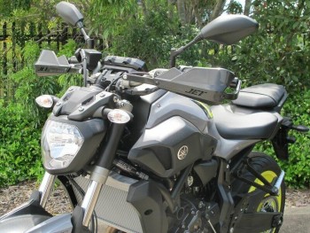 Estructura central aluminio paramanos Barkbusters  Yamaha MT-07 2014-2024
