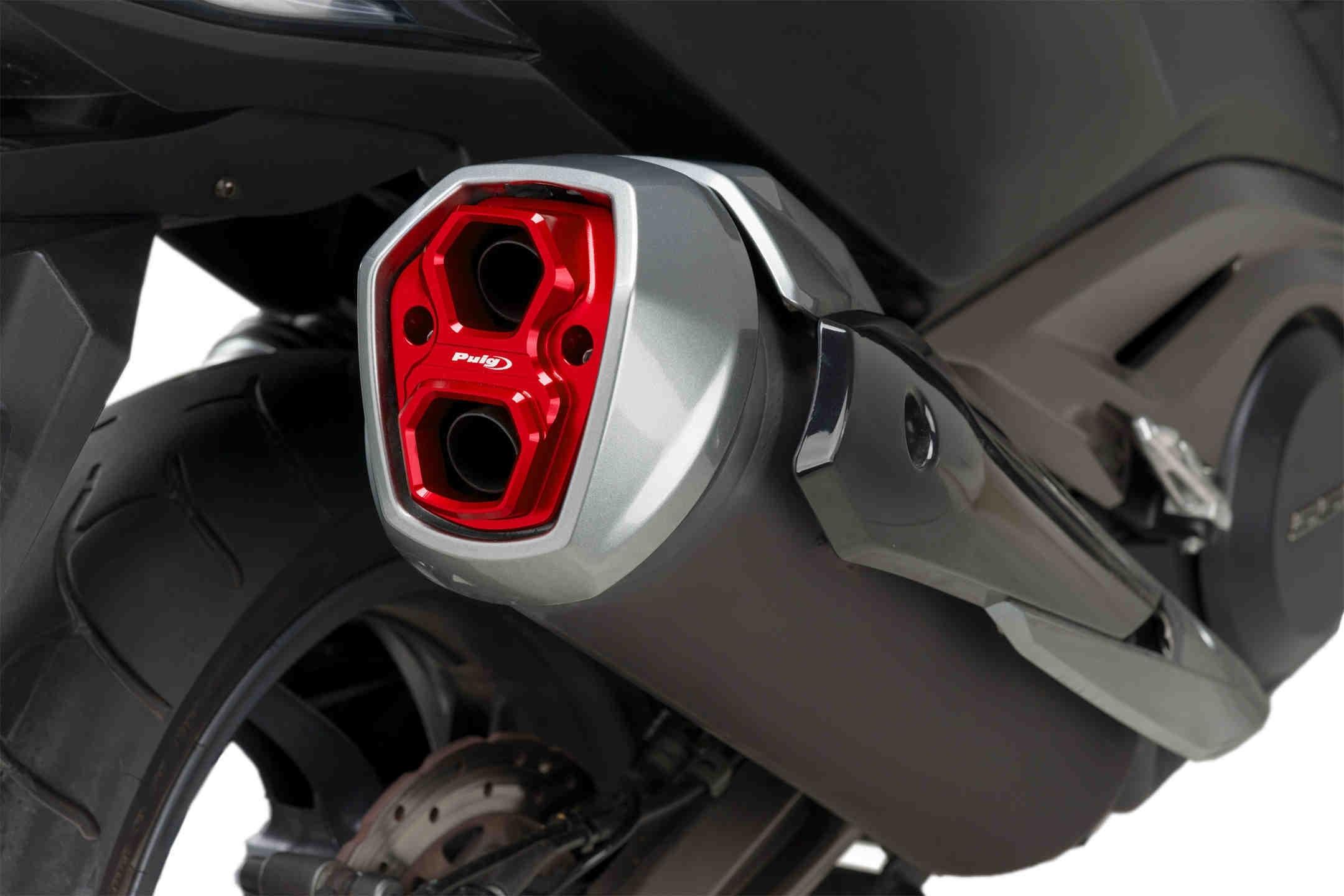 Tapa final escape Kymco AK550 /Premium 2017-2024 roja