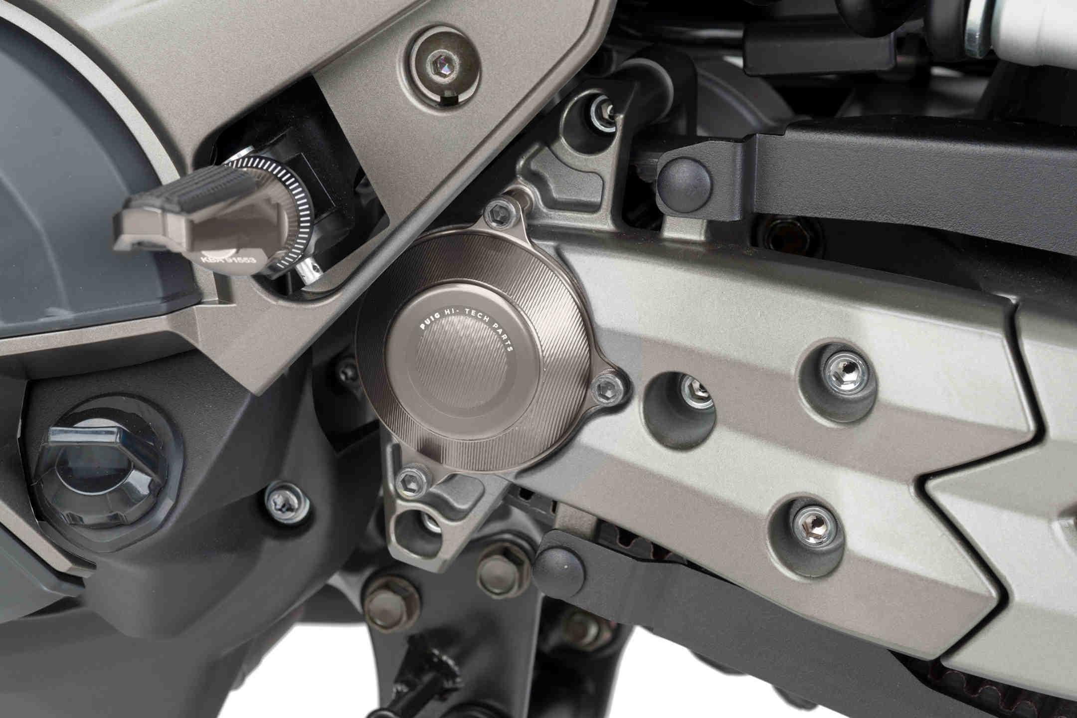 Tapa carter piñon Kymco AK550 /Premium 2017-2024  plata