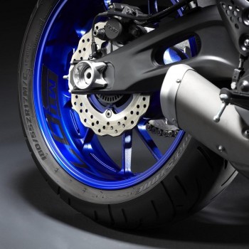 Adhesivos reflectantes llanta trasera Yamaha MT-07 2018-2024 negros